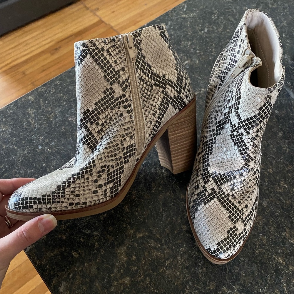 ALTAR’D STATE. Women’s booties.